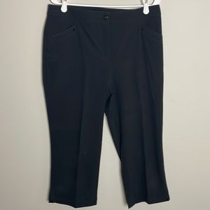 Chico’s Black Zenergy Golf Capris- tee holder-4-pockets- snap zip fly- 10 (M)
